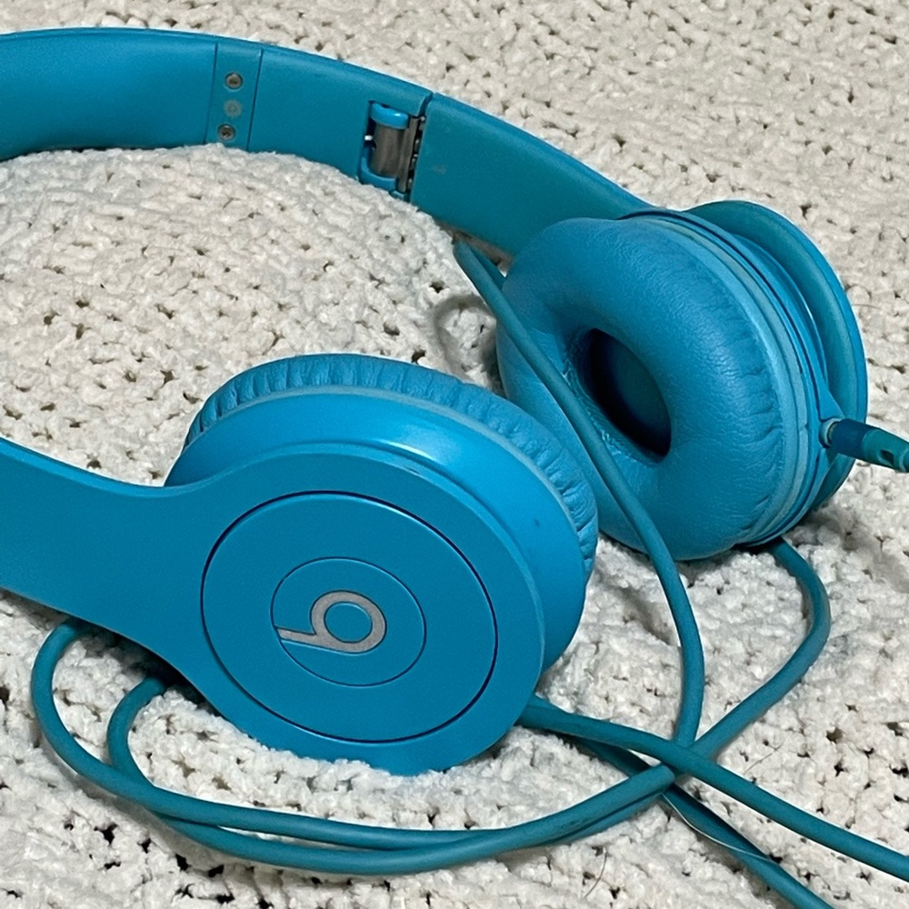 Sky blue beats with wires
